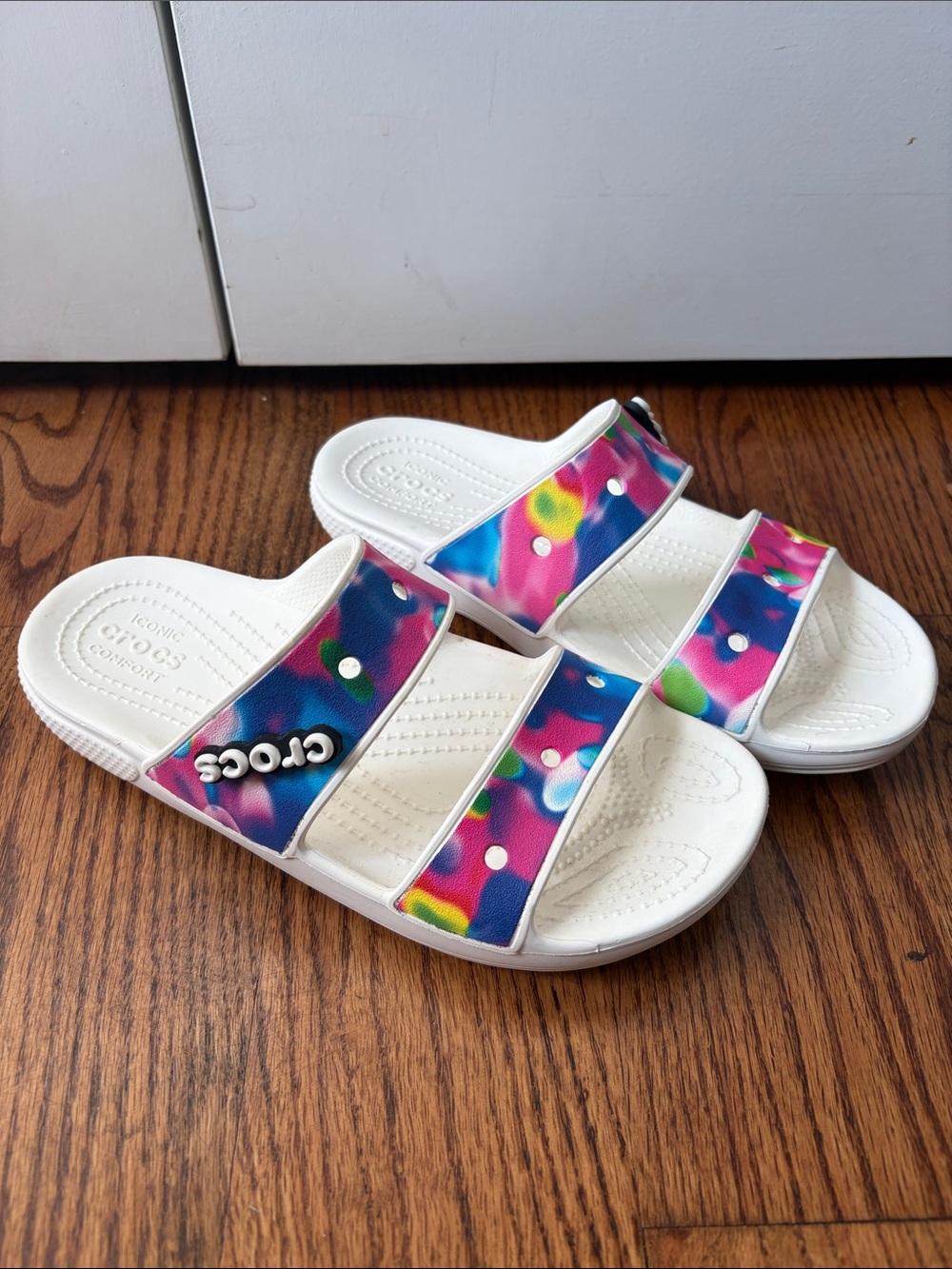 Crocs Womens Classic Graphic Two-Strap Slide Sandals Size 7 White - Multicolor
